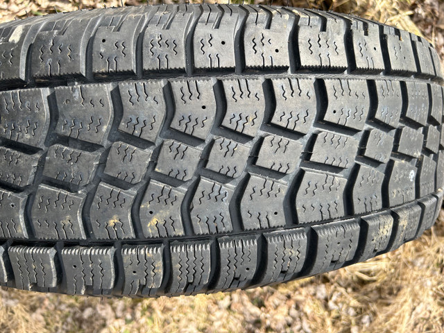 7 hole rims. 9 tires 245/75R16 in Tires & Rims in Kingston