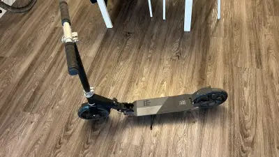 Mongoose Trace Kick Scooter for Youth Adult Boys and Girls, Quick-Release, Lightweight & Easy Foldin...