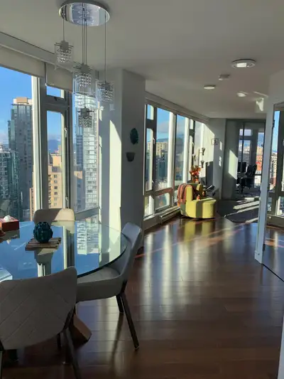 Bright 2br + 2bath - Yaletown Rental Available July 1st – 1 Year Lease Must see… This 1,040 ft2 sout...