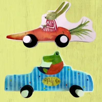 Porte-manteaux crochets IKEA. Lapin roulant sur carotte, et Crocodile dans une auto. COMME Neuf. Par...