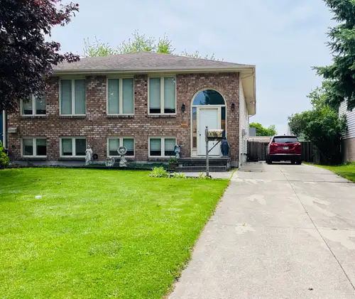 OPEN HOUSE SUN. JUN. 14TH 12PM-2PM IMPROVED PRICE! $284.900 - Step inside this inviting bi-level dup...