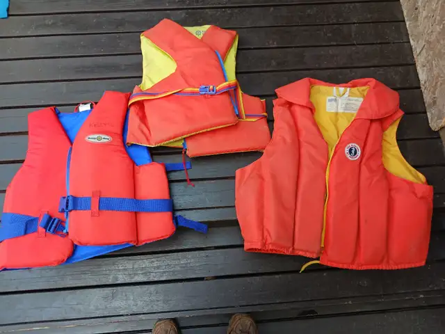 water life saving vests in Water Sports in Ottawa - Image 2