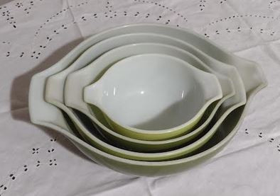 Pyrex Spring Blossom Crazy Daisy nesting bowls in Kitchen & Dining Wares in City of Toronto - Image 4