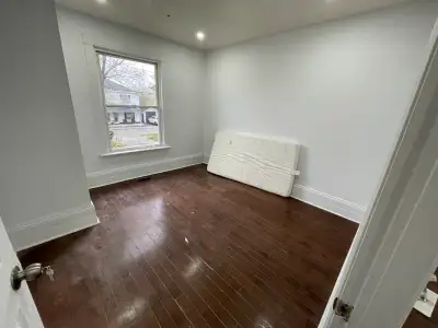 Available immediately private $950/$600 Ground floor 3 Bedroom beautiful Apartment for Rent in a dup...