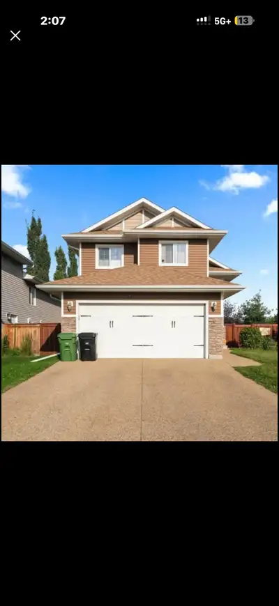 Spacious modern home with 3 bedrooms, Modern laundry room and updated bathrooms. 3 bathrooms (The sp...
