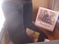 Boots:Bearpaw Elle Black Suede 6 Original packaging