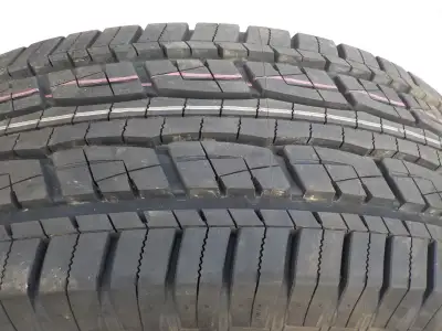 Have a set of four 2025 General Grabber LT275/65R18 HTS (M+S) , load range E . Tires have 0 kms on t...