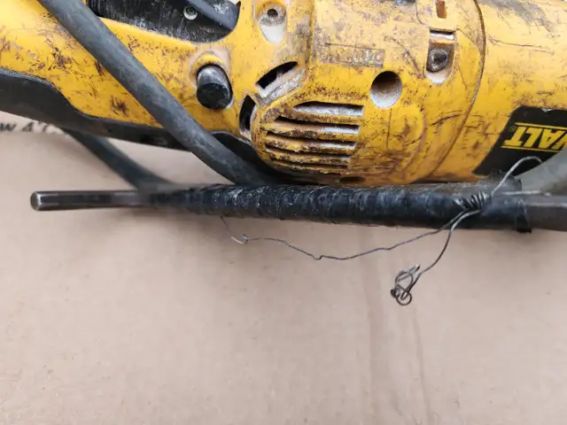 DeWalt D28065 Angle Grinder (125mm)423430576868567047