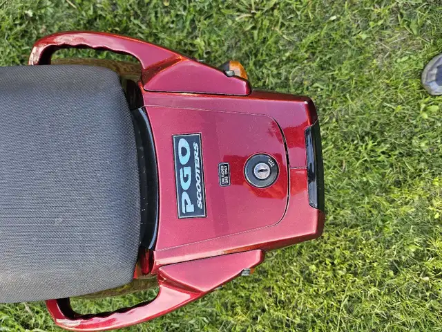 2005 PGO T-REX 50 in Scooters & Pocket Bikes in Laval / North Shore - Image 6