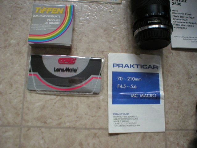 APPAREIL PHOTO 35 MM LENTILLE LENS FLASH CAMERA PRAKTICAR dans Appareils photo et caméras  à Longueuil/Rive Sud - Image 2