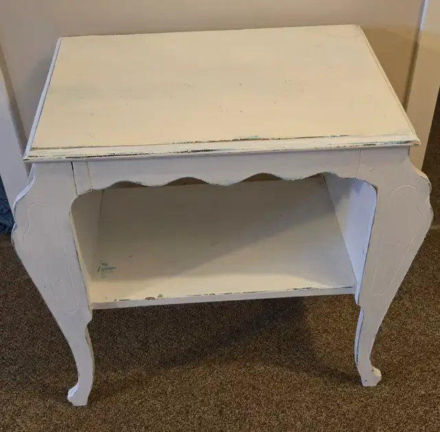 White Rustic Vintage Table in Other Tables in Lethbridge - Image 3
