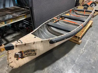 1970's Sportspal Canada Boat, made in Peterborough plant. wider than the new model boats 3 benches,...