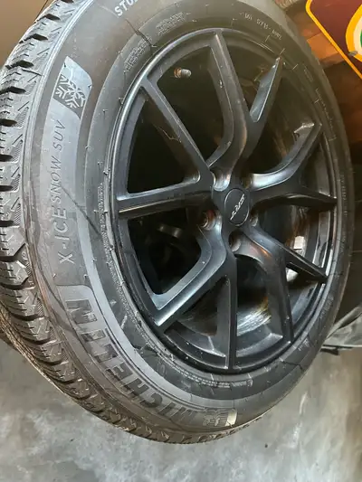 Brand new Michelin x-ice 275/50/20 with less then 500km on 5x127 OEM JEEP SRT RIMS 20” in perfect co...