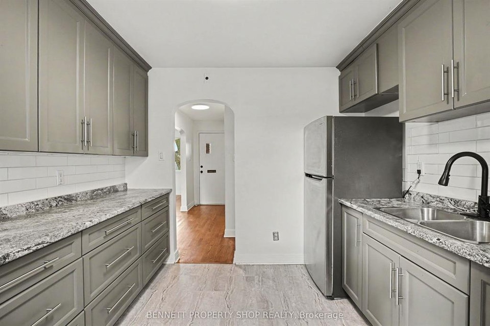 3 Bed/2 Bath Steps to LRT/Trainyards 3