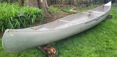 Used 17" grumman aluminum canoe, good condition