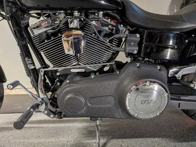 2012 Harley Davidson Dyna Wide Glide in Street, Cruisers & Choppers in Windsor Region - Image 3