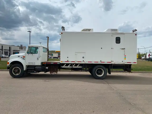 INTERNATIONAL 4900 Max force with mobile office in Cars & Trucks in Edmonton - Image 3
