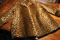 Manteau léopard synthétique