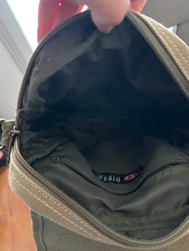 Diesel* canvas crossbody bag in Women's - Bags & Wallets in Barrie - Image 9