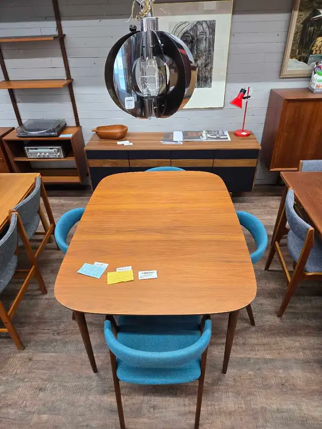 Mid century modern furniture  in Dining Tables & Sets in Stratford - Image 4