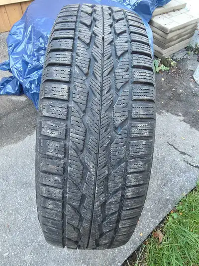 4 pneus d’hiver Firestone 235 70 r 16 "9/32"avec jantes