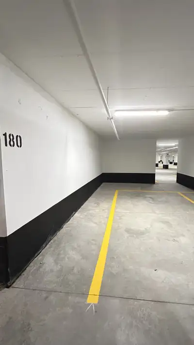 Parking spot in a residential condominim( for condo resident only). Parking is close to the elevator...