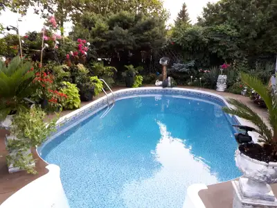 OAKVILLE Beautiful , private accommodations n home Location (Trafalgar & Upper Middle) A private, fu...