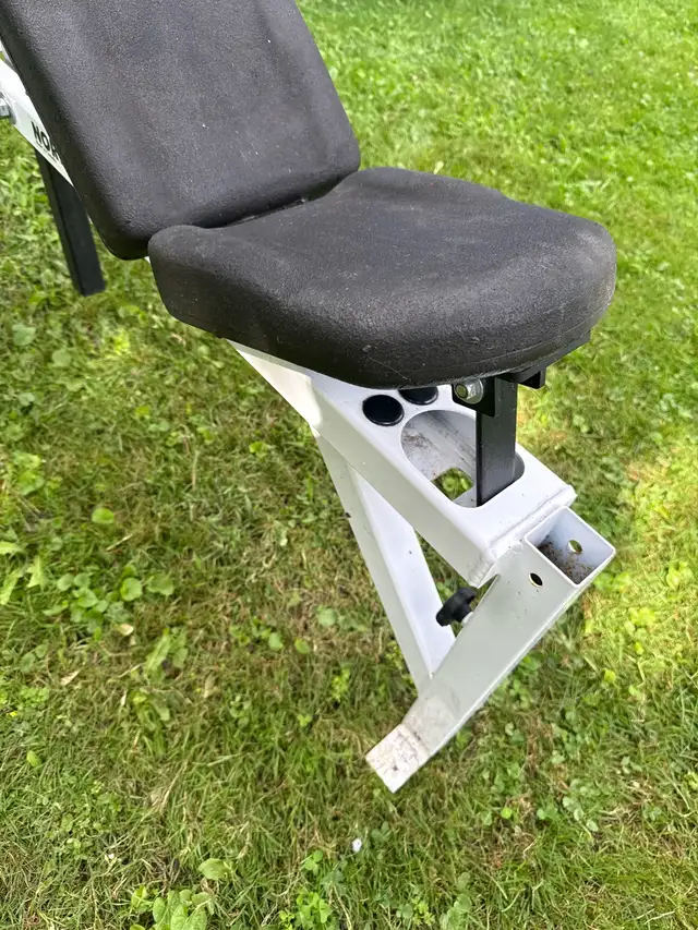 Northern Lights Weight Bench Exercise Equipment  in Exercise Equipment in Ottawa - Image 4