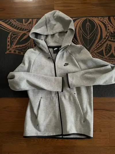 Nike Tech Fleece small, View more