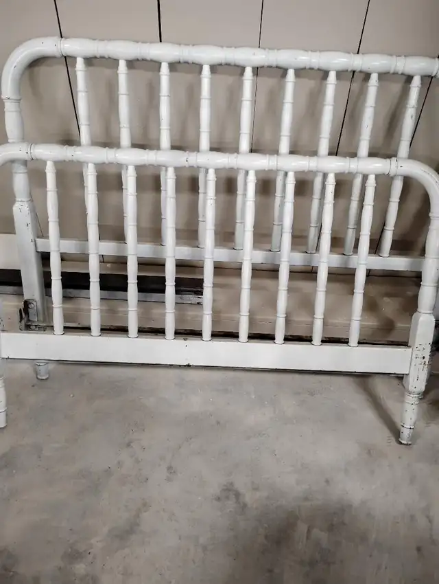 Twin bed metal frame and side rails in Beds & Mattresses in Peterborough - Image 2