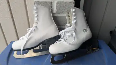 CCM Figure Skates - Size 3, View more