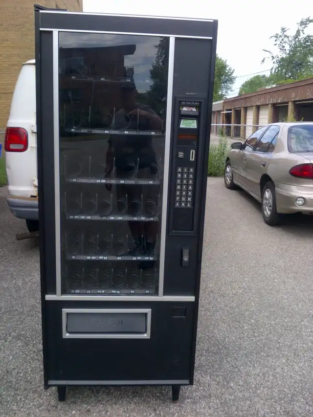 Vending Combo Machines for Sale in Other Business & Industrial in City of Toronto - Image 9