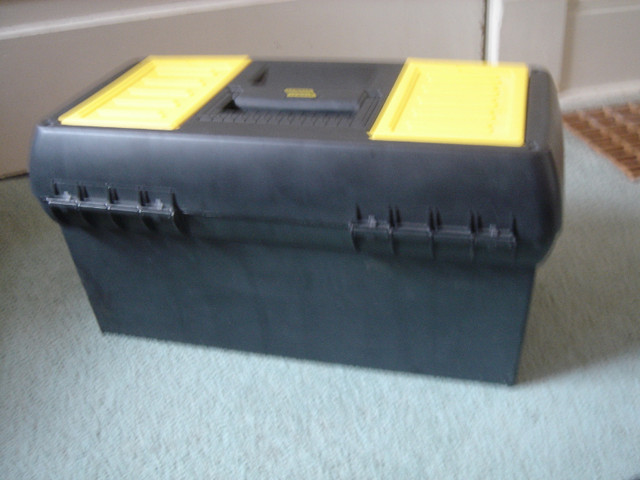 Stanley 019151M 19-inch Series 2000 Tool Box with Tray in Tool Storage & Benches in London - Image 3