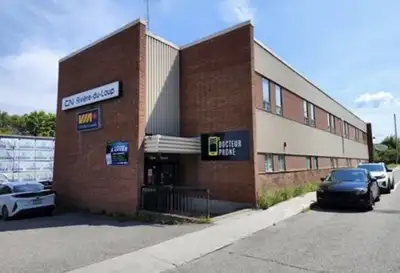 Local commercial à louer Emplacement de choix Belle visibilité 615 rue Lafontaine Riviere du Loup Re...