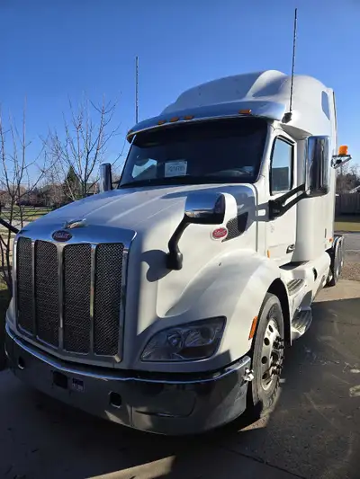 2019 Peterbilt 579 Paccar MX13 12 speed automatic Engine was overhauled 2 years ago by Peterbilt inc...