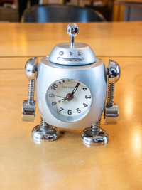 Tokibot Robot Clock by TokyoBay