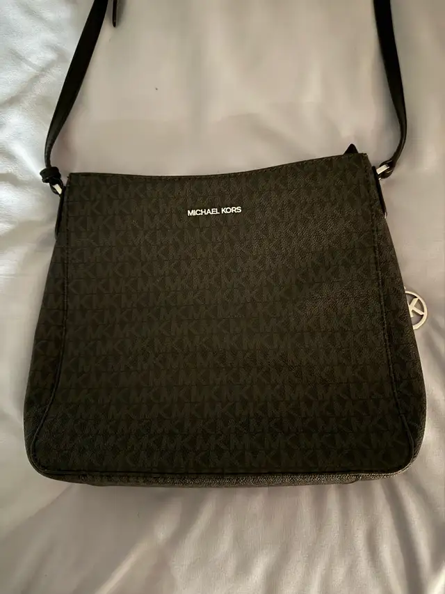 Black Michael Kors crossbody bag in Women's - Bags & Wallets in Mississauga / Peel Region - Image 3