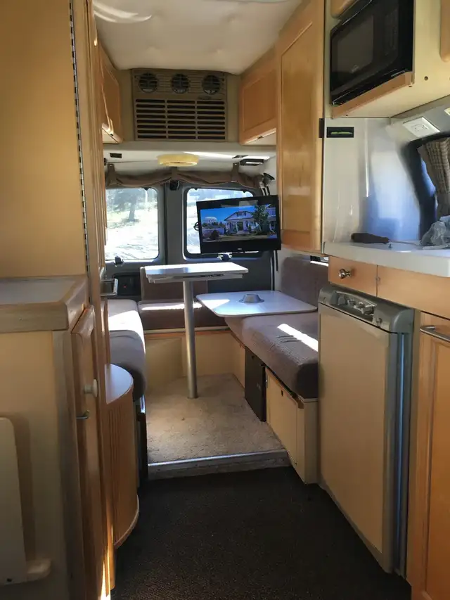 2004 Roadtrek Popular 190 in RVs & Motorhomes in Brockville - Image 7