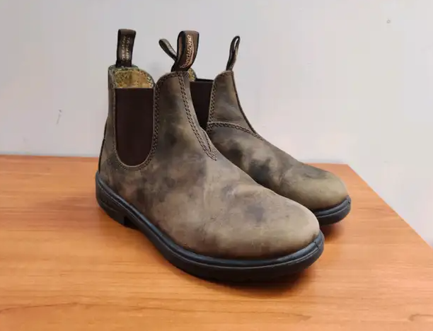 Blundstone 500 Boot Rustic Tan Brown ⎮ Womens   5 US in Women's - Shoes in City of Toronto - Image 3