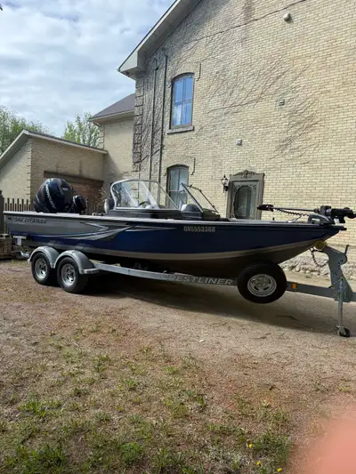 Beautiful 21ft crest liner Raptor. This beautiful boat not just turns heads but performs. - 200hp Me...