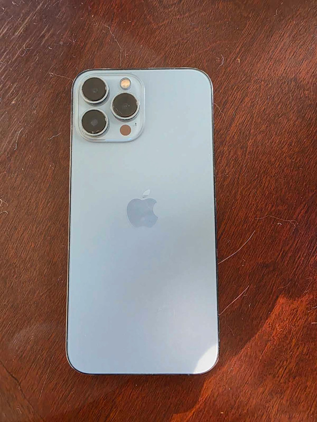 Iphone 13 pro max in Cell Phones in Calgary