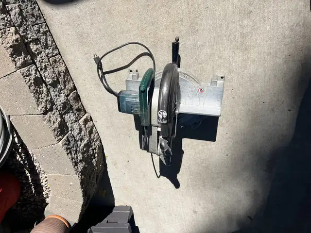 Black and Decker 10” miter saw 1710 in Power Tools in Edmonton - Image 5