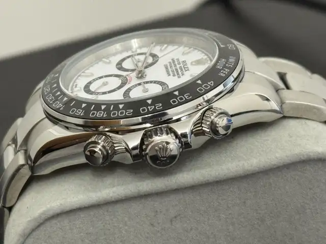 Rolex Daytona "Panda" Watch Montre in Jewellery & Watches in City of Montréal - Image 5