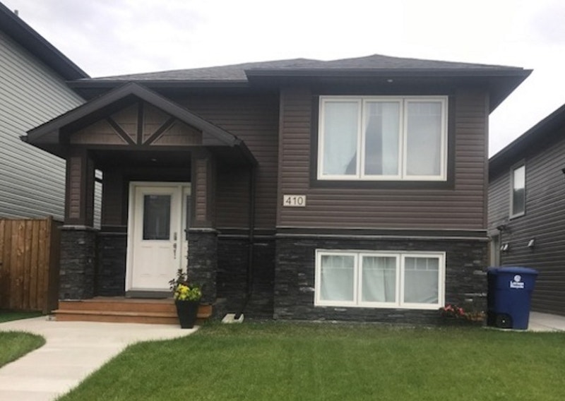 For Rent Large 2 bedroom legal suite with Garage in Stonebridge Long