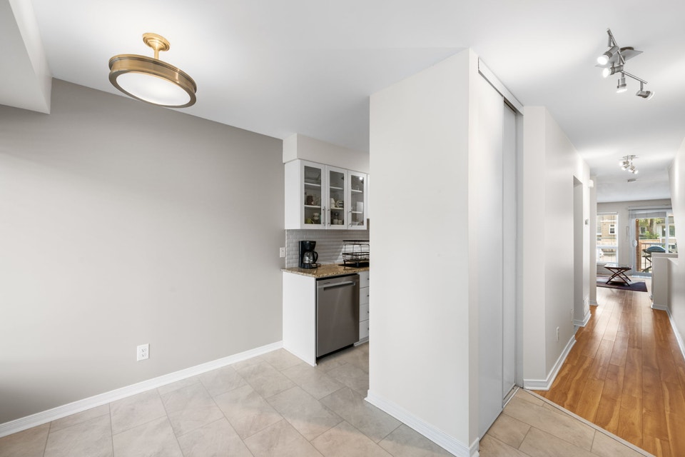 Spacious 2 Level , 2 Bedroom Stacked Townhome - West Centretown 2