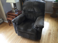 Recliner Chair / Fauteuil inclinable