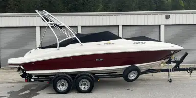 2006 SeaRay Sundeck 220 in Mint condition. Mercruiser 5L engine (418hrs) with Bravo 3 outdrive (Repl...