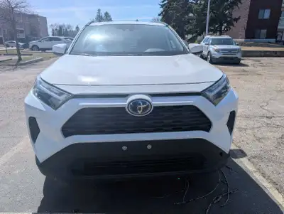 2023 Toyota RAV4 XLE HYBRID ✅ First owner – privately owned ✅ Clean title – no accidents ✅ Dealer ma...