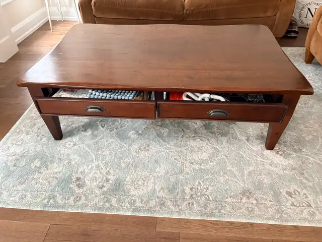 Large Wooden Coffee Table in Coffee Tables in Mississauga / Peel Region - Image 4