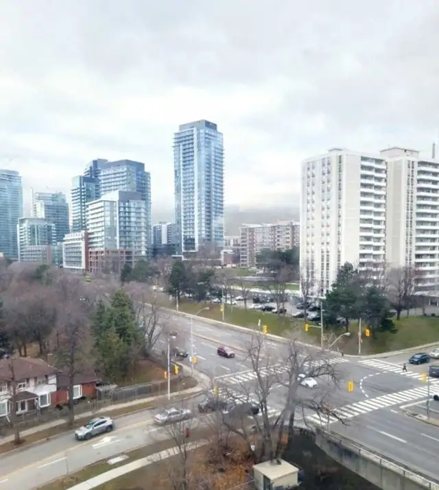 Lovely Cozy Room For Rent In Prime Area in Room Rentals & Roommates in City of Toronto - Image 2